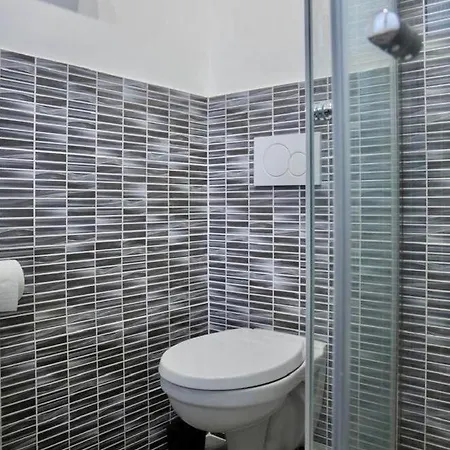 Πανσιόν Genova Suite 3*